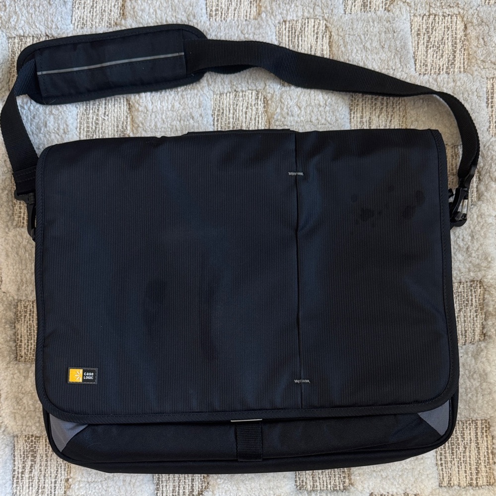 Case Logic Black Laptop Messenger Bag